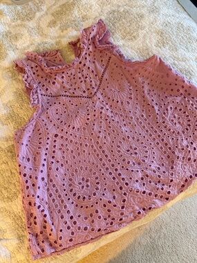 Womens' Eyelet Sleeveless Top. Lavender